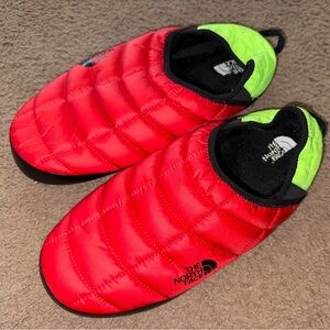The North Face Men’s Thermoball insulated Mule slippers